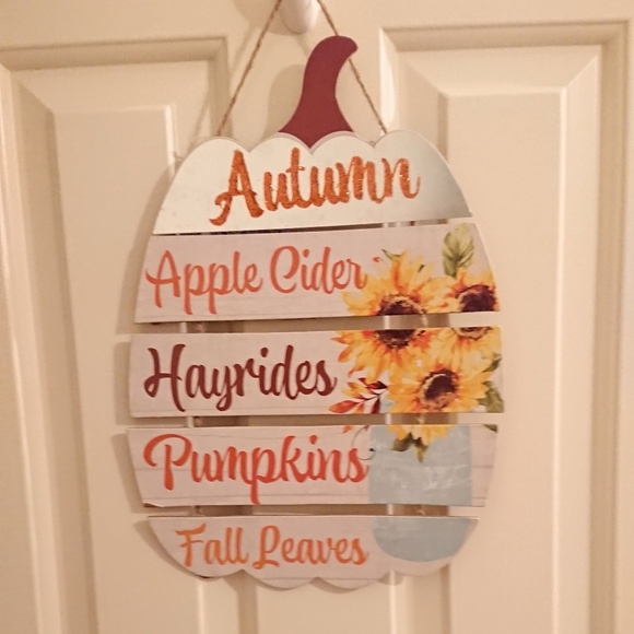 Pumpkin Shaped Door Hanger For Autumn - Picture 3 of 10